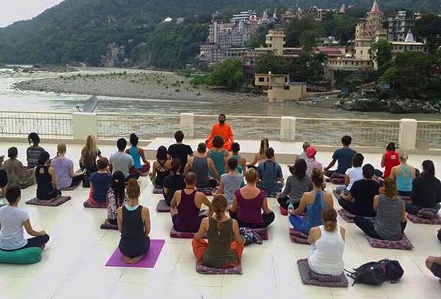 best yoga center rishikesh